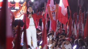 Candidatos encerram campanha presidencial no Peru para um 2&ordm; turno acirrado