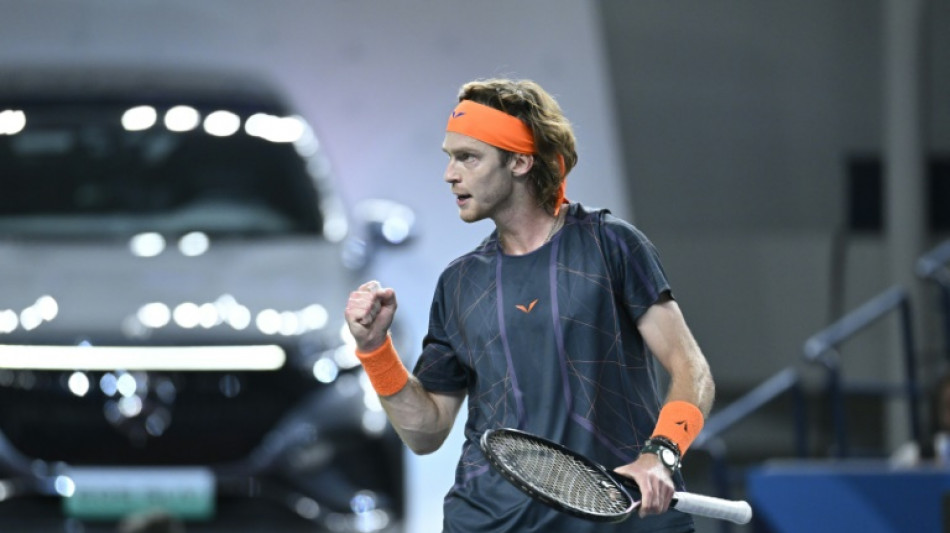 Rublev e Dimitrov v&atilde;o &agrave;s semifinais do Masters 1000 de Xangai