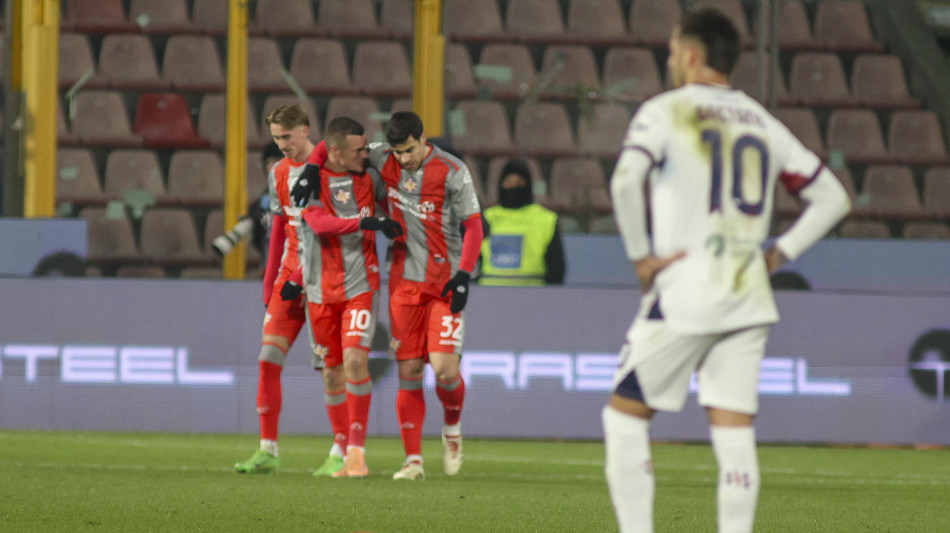 Vardy non basta alla Cremonese, Cagliari in rimonta fa 2-2