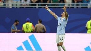 Uruguai empata com Ar&aacute;bia Saudita (1-1) em sua estreia na Copa do Mundo