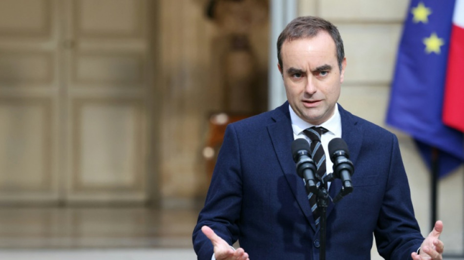 Francia se dota de un gobierno continuista pese a riesgo de censura