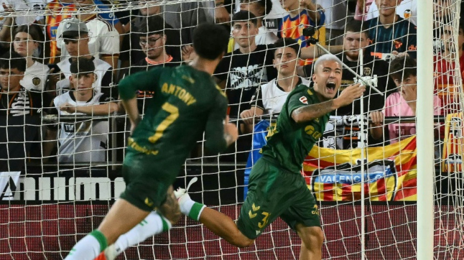 Betis vence na visita ao Valencia (1-0) e segue no alto da tabela do Espanhol