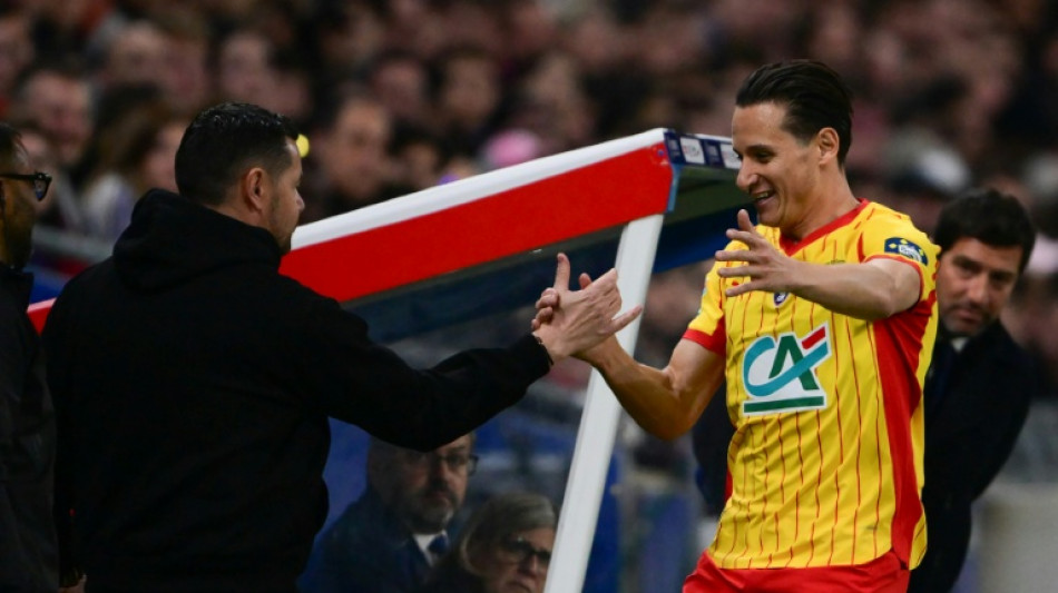 Lens eye top spot in Ligue 1 as they take title fight to PSG