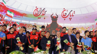 Zeremonie f&uuml;r Irans Fu&szlig;baller in Teheran knapp einen Monat vor WM-Beginn