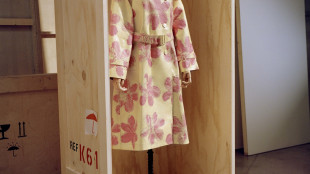 Da Weekend Max Mara cinque artiste rivisitano il trench coat