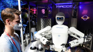 Barman 5G et m&eacute;tavers: au Salon mondial du mobile, des gadgets en vedette