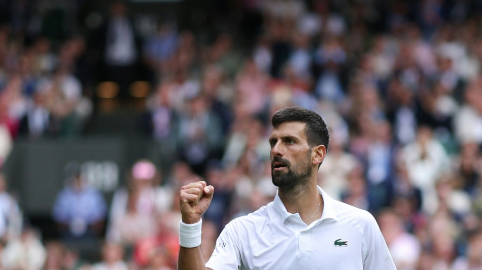 Federer schaut zu: Djokovic kämpft sich ins Viertelfinale