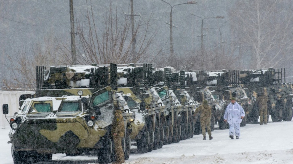 Ukraine : Poutine "esp&egrave;re" une solution mais brocarde les Etats-Unis