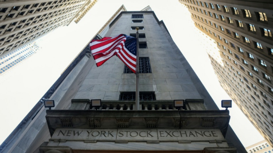 Wall Street baisse, prudente quant aux futures baisses de taux de la Fed