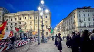 In piazza Scala la moda e i pro Gaza uniti per un momento