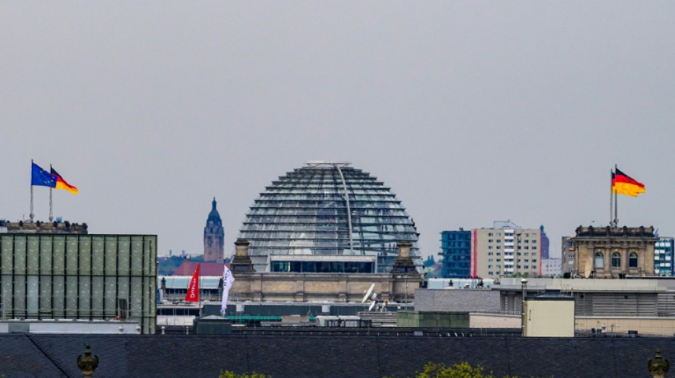 Tag der offenen T&uuml;r: Merz stellt sich Fragen von Besuchern