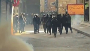 Ir&aacute;n dispersa con gases lacrim&oacute;genos protestas en el bazar de Teher&aacute;n